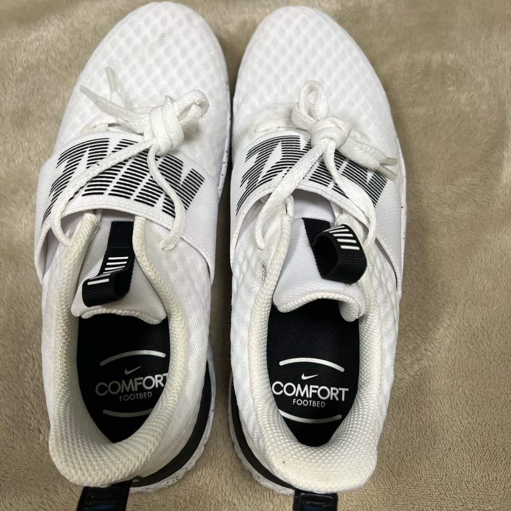 White Nike Athletic Tennis Running Shoe with Comfort Sole